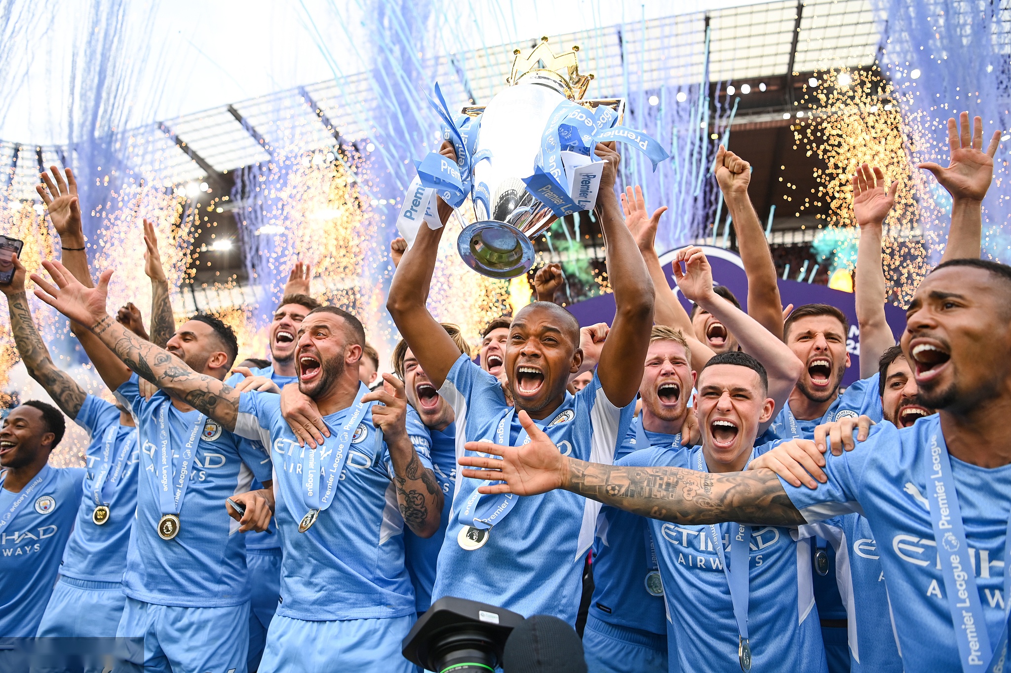 米兰考虑与 米兰考虑与